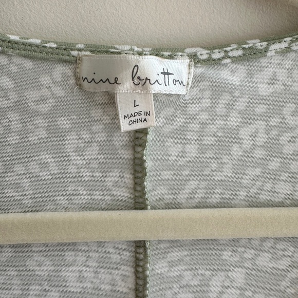 nine britton Green and White Animal Print Stretch Wrap Dress, Size Large - Picture 6 of 16